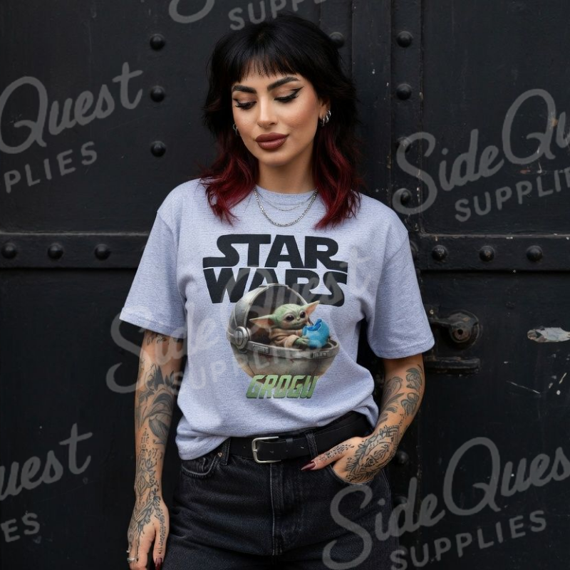 Mandalorian helmet and Grogu - T-shirt